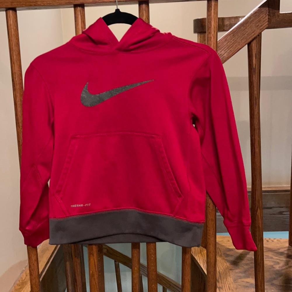 Boys Nike Therma Fit red hoodie. Size small
